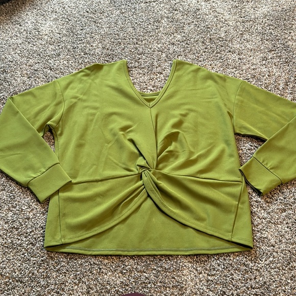 Cabi Turnaround Tee - Picture 1 of 5